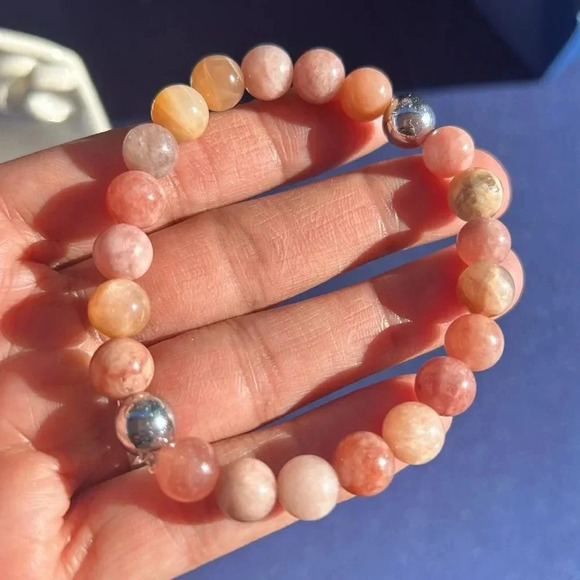Handmade peach moonstone + hematite bracelet ✨ - Picture 3 of 4